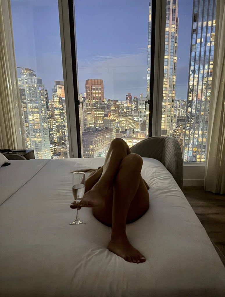 JANEMAUTINAU's tweet photo. Every stop has been amazing. ✨❤️ Great times, beautiful memories, and wonderful bookings along the way. 💋🥂 So grateful for the journey! 🌹 https://t.co/G51V2xefsj