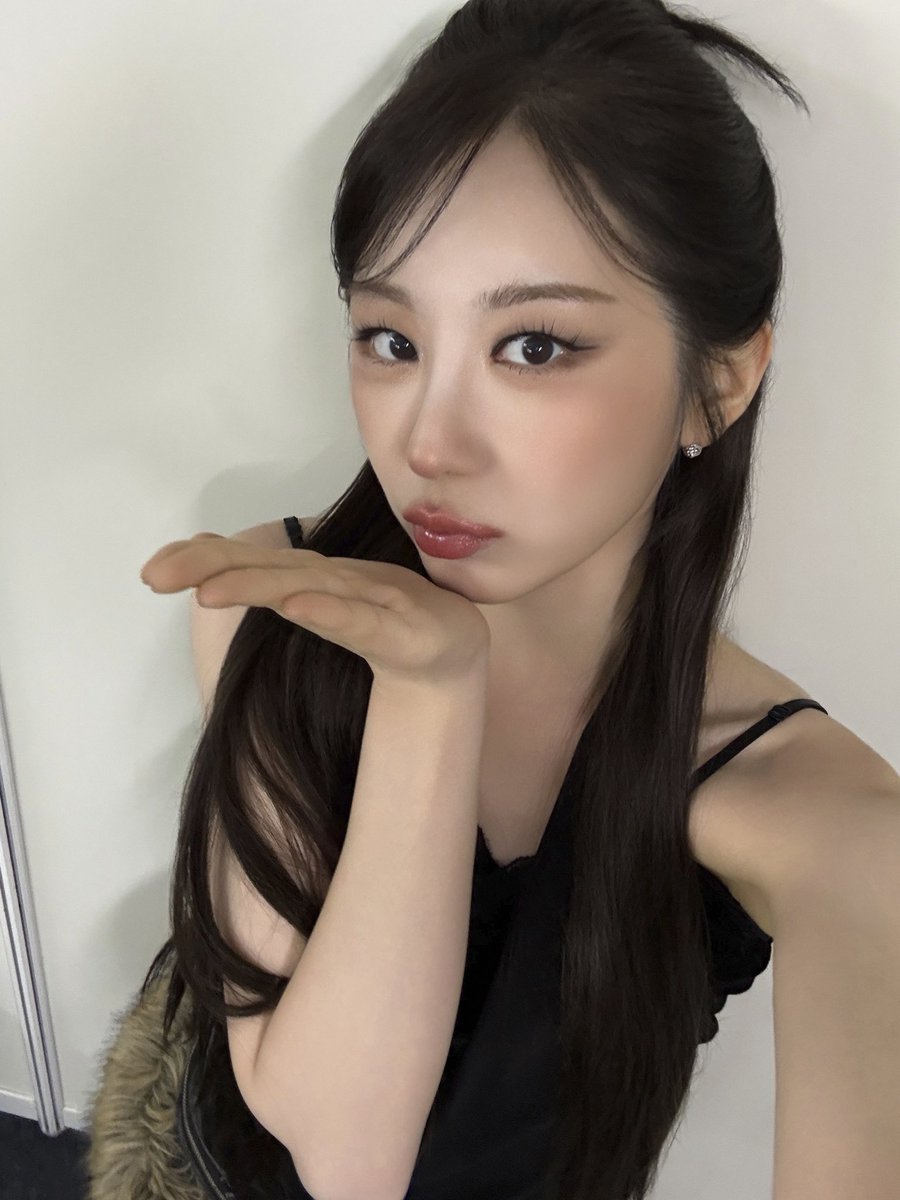 official_LCY's tweet photo. [📸]

#CHAEYEON_pic
└ 📸#CENTRESTAGE 

홍콩에서 K-패션과 함께한✨👗
CENTRESTAGE 2026

#이채연 #LEECHAEYEON https://t.co/6vyDTrvAnl