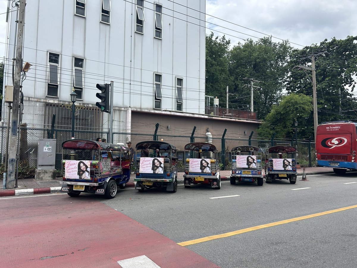 alexbecca1205's tweet photo. ❤️‍🔥 𝑭𝒓𝒆𝒆𝒏𝑩𝑫𝑷𝒓𝒐𝒋𝒆𝒄𝒕𝟐𝟎𝟐𝟔 ❤️‍🔥
#srchafreen
#FreenHBD28thJAPAN
#HomeWithHerByFreen #HomeWithHerPhotobook

／
🛺 Official Tuk-Tuk Announcement
＼

We’ve received a new video from the tuk-tuk operator! ✨✨

📅 Running period: September 1–30
📍 Around CentralWorld

During this period, you can ride Freen’s birthday tuk-tuk by making a reservation in advance! 🛺✨

📱 How to make a reservation
① Add “@tuk.up” as a friend on LINE
② Tap “Contact” at the bottom right of the Rich Menu
③ Send your preferred date and time to make a reservation 🛺

If you’re planning to visit Bangkok during this period, please come ride the tuk-tuk and celebrate Freen’s birthday together with us! 🥰💖

(And sorry for sharing so many tuk-tuk updates 😂🙏)

❤️‍🔥 𝑭𝒓𝒆𝒆𝒏𝑩𝑫𝑷𝒓𝒐𝒋𝒆𝒄𝒕𝟐𝟎𝟐𝟔 ❤️‍🔥
@alexbecca1205

🤝 Support Member
🧋 With the full support of TOKYO No.1 Sabo (@tokyono1sabo)