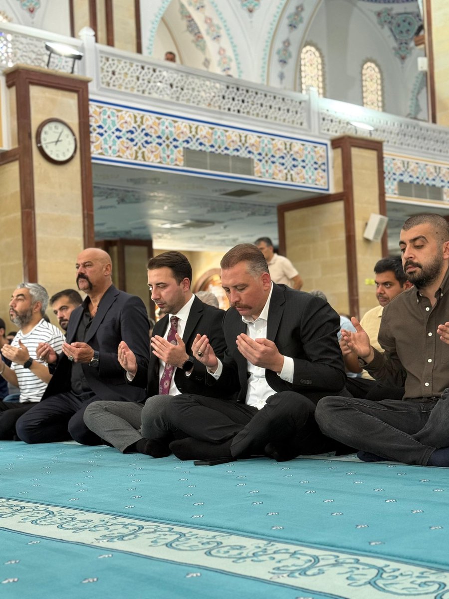 CemTutsoy's tweet photo. 📍 Ramazanoğlu Camii – Çukurova

Şehit PÖH Mustafa Turanlı’nın kıymetli ailesi, Taşmedreseli Ağabeyimiz Ali Uğur Akbaş ve Ülkü Ocakları Çukurova İlçe Başkanımız ile birlikte, Şehit PÖH Mustafa Turanlı’nın şehadetinin sene-i devriyesi münasebetiyle Ramazanoğlu Camii’nde düzenlenen Kur’an-ı Kerim Tilaveti’ne katılım sağladık.

Şehidimizi rahmet, minnet ve dualarla anıyoruz. 🇹🇷

Ruhu şad, mekânı cennet olsun.