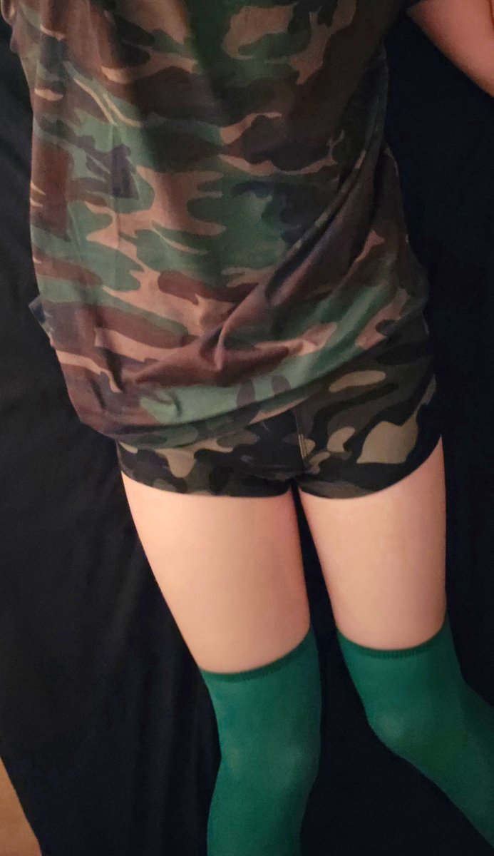 Gabbie_Mew's tweet photo. It's thigh day! https://t.co/wBPAJ2Qq4B