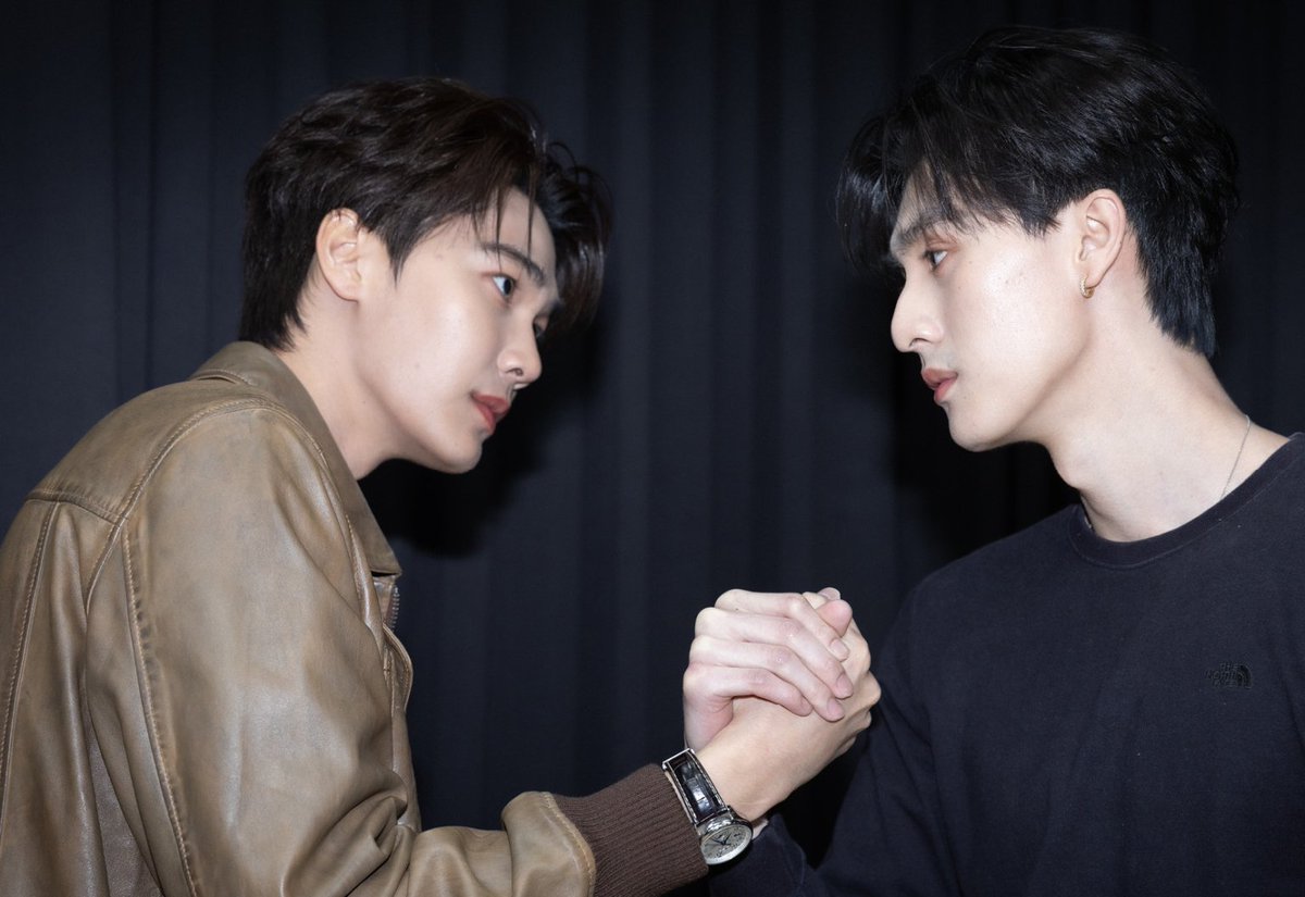 meepangg's tweet photo. #TheMomentum
#dewtee #ดิวธี

นิยามคำว่ามิตรภาพ

🐰: “เป็นความสัมพันธ์ที่หวังดีต่อกันแบบไม่ต้องหวังอะไรตอบแทน เราหวังดีกับเขาเฉยๆ ก็พอ และให้เกียรติกัน แค่นั้��ผมว่าก็โอเคแล้ว” 

🦊: “สมมติถ้าไม่ดีใจกับความสำเร็จเรา มันจบเลย ถ้าเรียกว่าความสำเร็จ มันหมายถึงสิ่งที่เราคาดหวัง พยายามมาทั้งชีวิต เป็นรางวัลชีวิตเรา ถ้าคนที่เรารัก คนที่เราสนิทไม่ดีใจกับความสำเร็จ คงแย่เลย เพราะท้ายที่สุดเราทำผลงานอะไร ลึกๆ อยากทำเพื่อคนอื่น เพื่อพ่อแม่ เพื่อเพื่อนก็มี อยากพิสูจน์ว่าทำได้ ไม่ให้ผิดหวังที่เชื่อใจกัน”