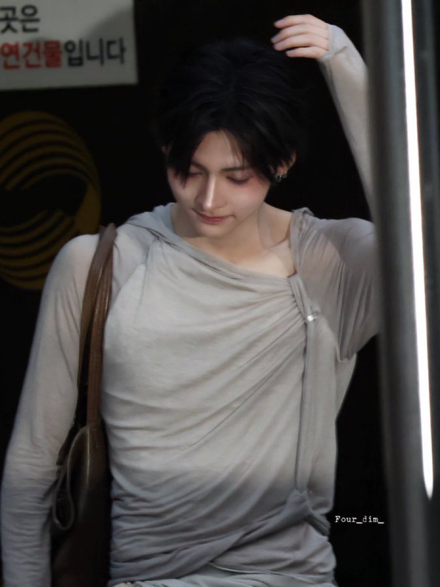 arilovesleowon's tweet photo. HOT LEADER                    HIS PRETTY CENTRE https://t.co/AZjX1Xps4e