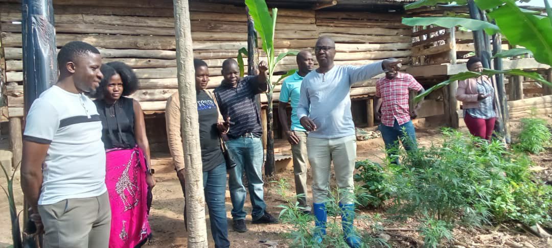 ShandaTyson3's tweet photo. @WezeshaGirls @girlrising @RaisingTeensUg2 @HPRW_Uganda @youthchaperonug @AWYAD_UG @smartgirlsug @GreaterImpactA @karagirlug @HungaCentre @TranscendAfric Men and boys need to be in this work too. 

When fathers and brothers become allies instead of obstacles, homes become safer for girls.

#SRHRAdvocacy #GirlsTakeAction https://t.co/U2YNMnSHUj