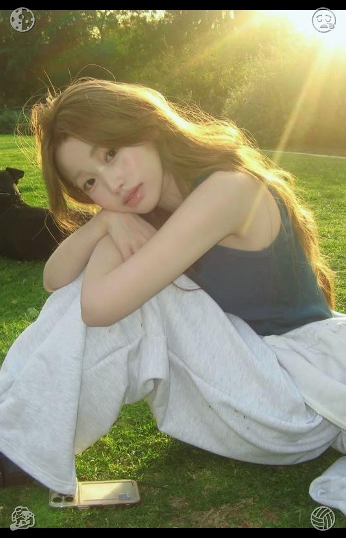 Hiw4ww's tweet photo. 🥿Kids' Room Tidy-Up The space is filled with light. After I'm done, I climb out of the pool and pat myself dry with a towel. Sarah continues swimming, her strokes just as strong as before. I give her a wave and she returns it. Walking to the locker area, I feel refreshed and ta https://t.co/vjcPXzlDuE