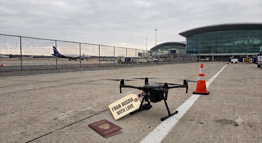FredSLN's tweet photo. Puisque #LittleMacron et #BarrotFaisMoiPeur vous le disent : les Russes ont mené une action terroriste, voire même un acte de guerre, sur l'aéroport de Leipzig ‼️
Si vous croyez à ce narratif, vous êtes bon pour la dictature.
#JournalistesDeMesDeux
#OuvrezLesYeuxBordel https://t.co/XqLnutMWUd