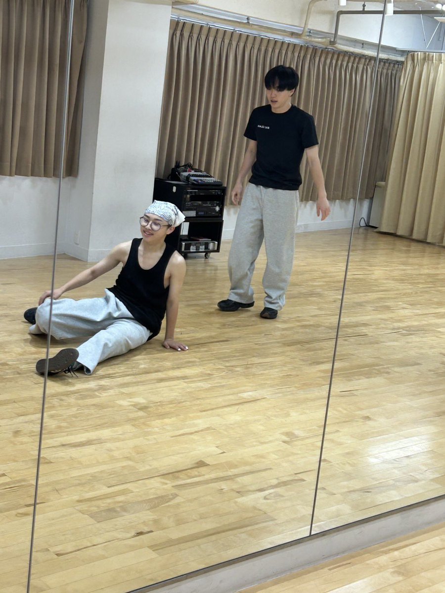 RAJ_AKKUN's tweet photo. エンゼルフィッシュ、どーでしたか!?
僕は今回の踊ってみたカバーで一つ技を
習得しました‼️
改めて僕は龍と勇太は人間じゃないなって
実感しました😱
#raj #realakibajuniorz #akkun https://t.co/B64Lp3Hplk