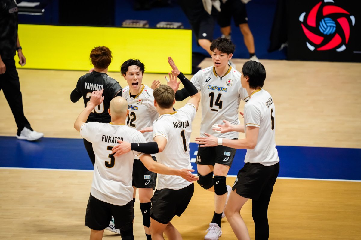 vking_jp's tweet photo. ＼白星発進⭐️／

バレーボール男子日本代表が初戦のオマーン戦を制す！

🇯🇵日本代表 3-1 オマーン代表🇴🇲

第1セット 25-18
第2セット 25-13
第3セット 20-25
第4セット 25-9

https://t.co/QvedeabaaU

📸Volleyball World https://t.co/U9ehK4AleY