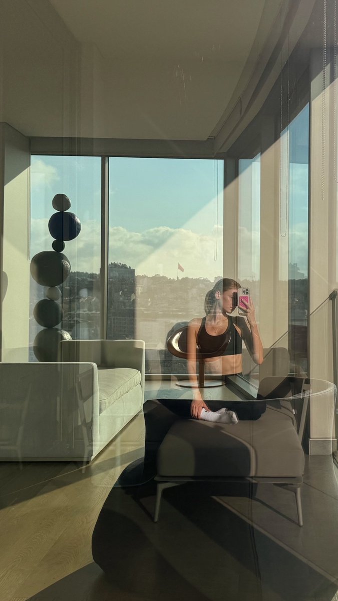 Alice339871's tweet photo. The sunlight has its own pace, and so do I https://t.co/sx0YSBImk6