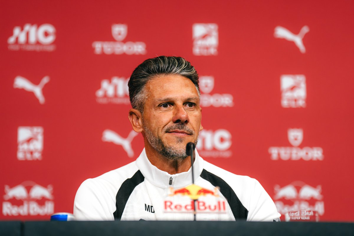 Gazpachen's tweet photo. LA UEFA SANCIONA AL RB LEIPZIG DE DEMICHELIS.

Esta semana los clubes que juegan la Champions League tuvieron que presentar su lista de jugadores y Los Toros solo pudieron nombrar a 24 jugadores en vez de 25 que es el limite permitido.

Esto se debe a que la nueva reglamentación de la UEFA exige que al menos ocho jugadores deben haber estado bajo contrato con el club o con la federación nacional durante tres temporadas completas entre los 15 y los 21.

El RB Leipzig actualmente cuenta solo con Lukas Klostermann, que cumple ese requisito. Y, por lo tanto, la sanción fue poder inscribir solo 24 jugadores.