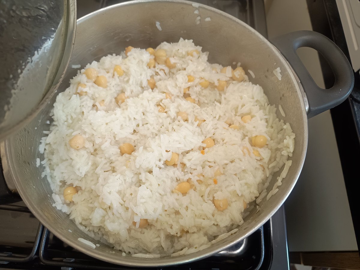 ShakCeeMusic's tweet photo. Batch cooking for the weekend - plenty of dinner for the next few days 🍽️ #vegan https://t.co/YSk8ac3dTn