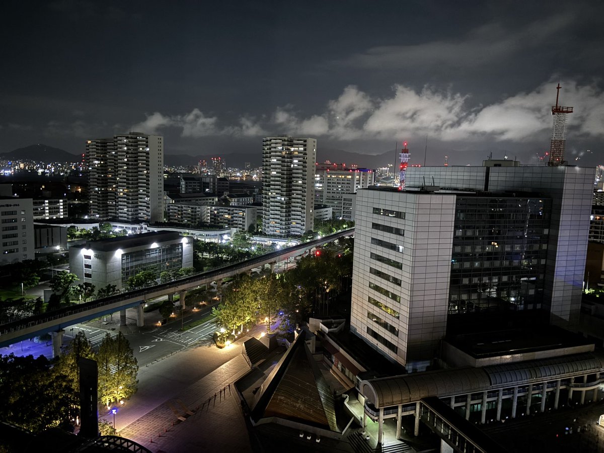 flyd_potato's tweet photo. 神戸旅行の写真をぽそぽそ挙げてきます
とにかく夜景が綺麗だった
いつまでも眺めていられるよ https://t.co/1ibLJ8NEfY