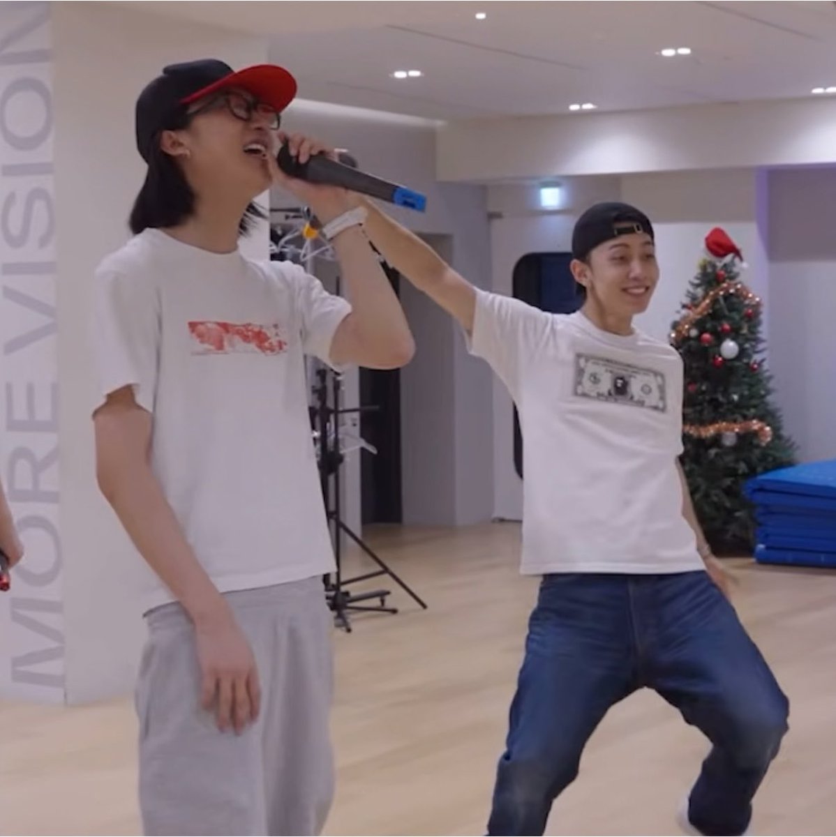 ryulleft's tweet photo. 와진짜 ㅈㄴ 웃겨     하 https://t.co/eDuVoQeVVP
