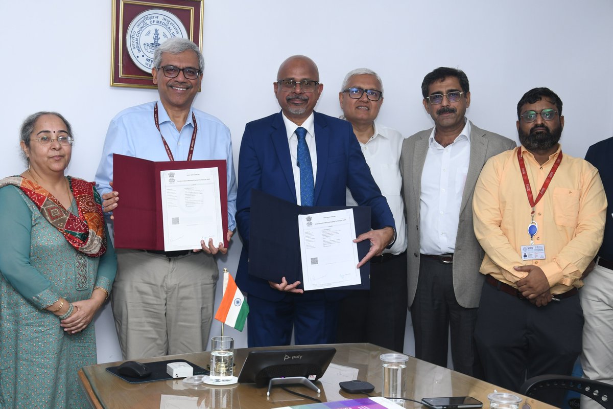 ICMRDELHI's tweet photo. A massive step for standardising healthcare in India! 🇮🇳

ICMR and General Insurance Council of India (GIC) signed an MoU to implement Standard Treatment Workflows (STWs). This crucial agreement was signed by Dr. Rajiv Bahl (DG ICMR) and Dr. S. Prakash (CEO, GIC). https://t.co/AvWWOq9NJd