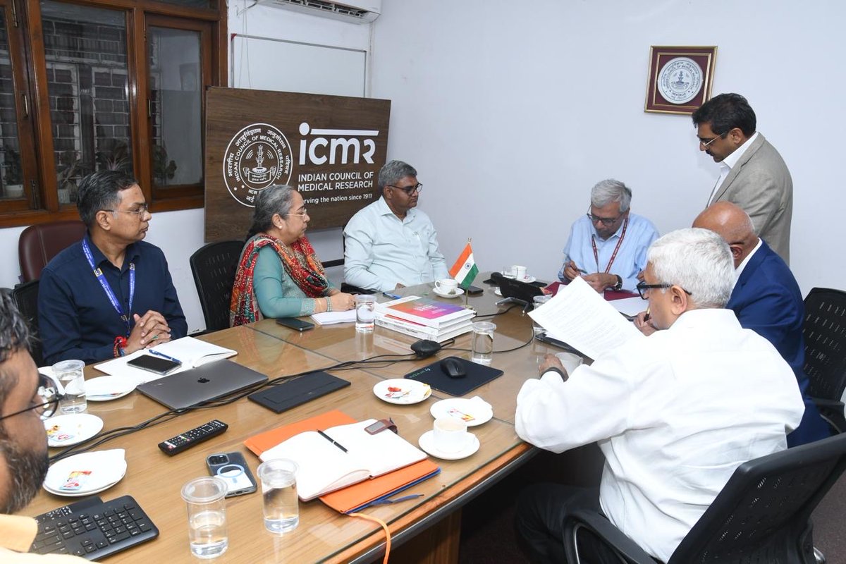 ICMRDELHI's tweet photo. A massive step for standardising healthcare in India! 🇮🇳

ICMR and General Insurance Council of India (GIC) signed an MoU to implement Standard Treatment Workflows (STWs). This crucial agreement was signed by Dr. Rajiv Bahl (DG ICMR) and Dr. S. Prakash (CEO, GIC). https://t.co/AvWWOq9NJd