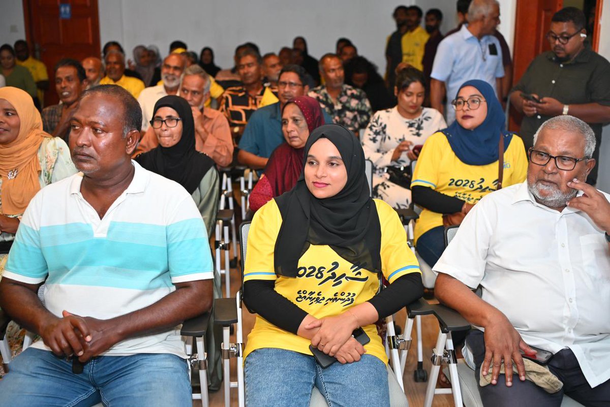 Kudathuthu's tweet photo. އަބުދުالله ޝާޙިދު ކުޅުދުއްފުށީ ސިޓީ ކެމްޕެއިން ޓީމްއާއި ބައްދަލުކޮށް، މުޙާތަބު ކުރެއްވުމުގެ ތެރެއިން. 
#zamaaneeraajje #shahid2028 #MDP #KFC📍 https://t.co/IXFlyfdzk5