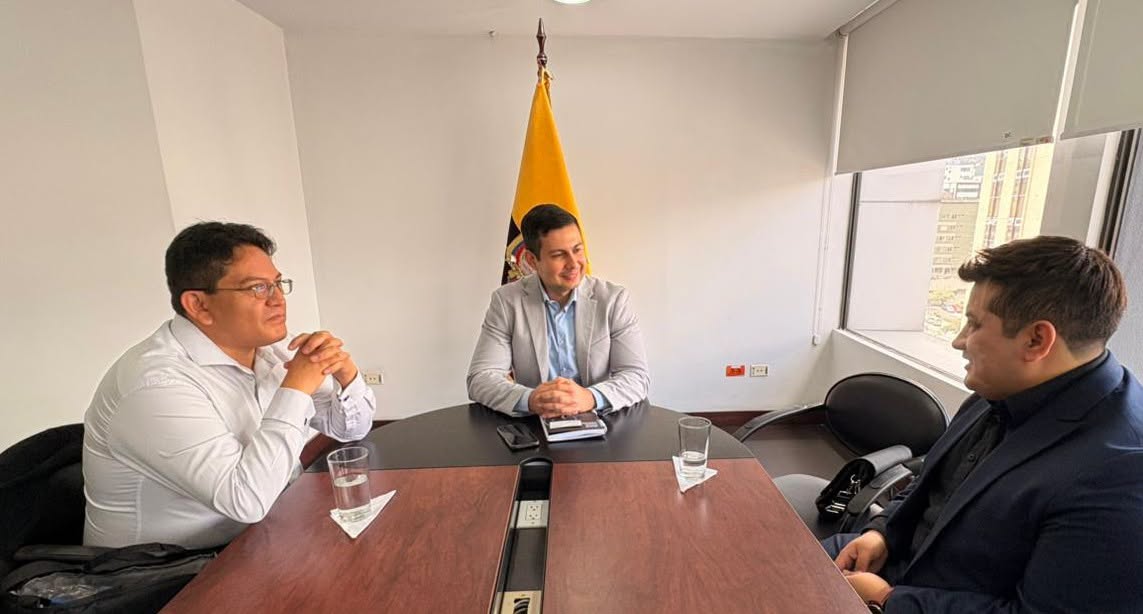 PDEMindo's tweet photo. Alianzas por el país. 🤝
El viceministro de Tecnologías de la Información y Comunicación, Ricardo Gutiérrez, mantuvo un diálogo con proveedores de servicios de telecomunicaciones para identificar oportunidades y fortalecer el desarrollo del sector. https://t.co/9obYbjlD8S