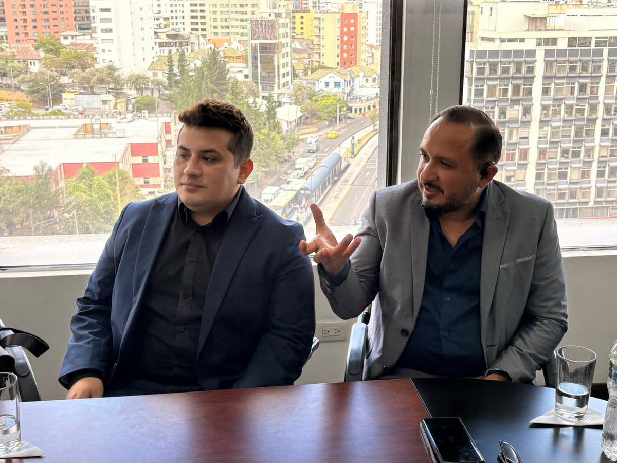 PDEMindo's tweet photo. Alianzas por el país. 🤝
El viceministro de Tecnologías de la Información y Comunicación, Ricardo Gutiérrez, mantuvo un diálogo con proveedores de servicios de telecomunicaciones para identificar oportunidades y fortalecer el desarrollo del sector. https://t.co/9obYbjlD8S