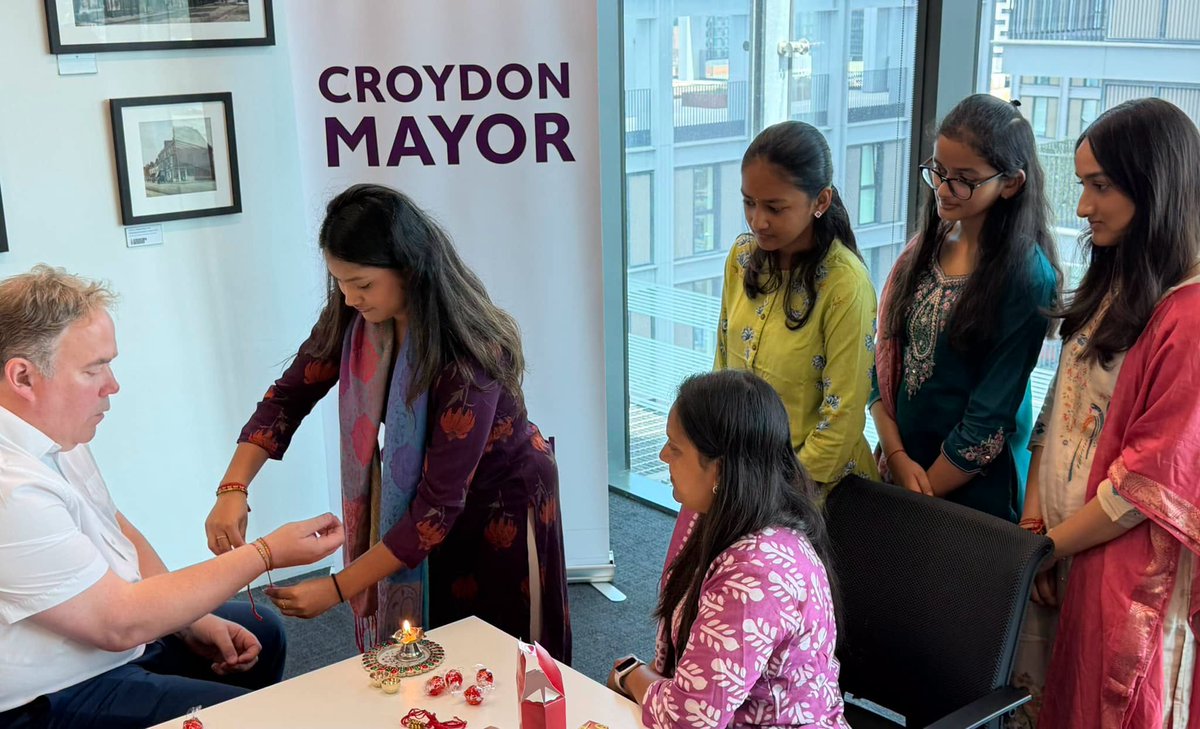 yourcroydon's tweet photo. @JasonForCroydon looks back on the week with the start of the new school year, standing up for Croydon's Green Belt and an update on CALAT. He also welcomed members of Croydon’s Hindu community to the Town Hall for a special Raksha Bandhan ceremony. 

https://t.co/qpPRTfidVC https://t.co/Jz0RwDZVHZ