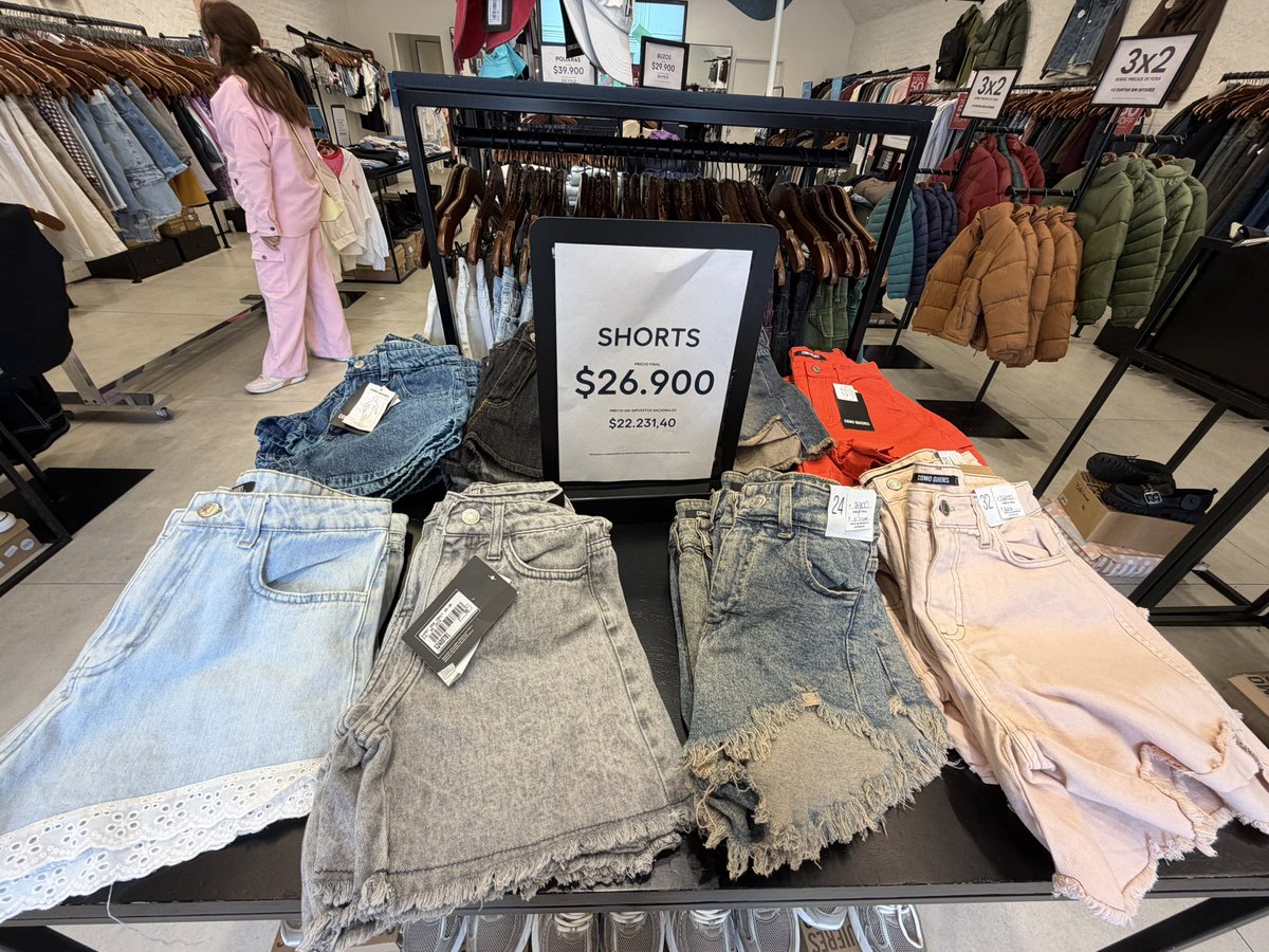 ahorraconana's tweet photo. OUTLET COMO QUIERES en 📍Distrito Arcos (Paraguay 4979, CABA)
Jeans $19.999
Shorts $26.999
Remeras desde $13.999
Buzos $39.999 https://t.co/4k0ePtMCVr