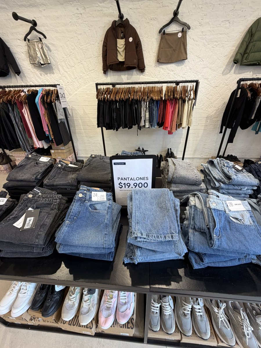 ahorraconana's tweet photo. OUTLET COMO QUIERES en 📍Distrito Arcos (Paraguay 4979, CABA)
Jeans $19.999
Shorts $26.999
Remeras desde $13.999
Buzos $39.999 https://t.co/4k0ePtMCVr