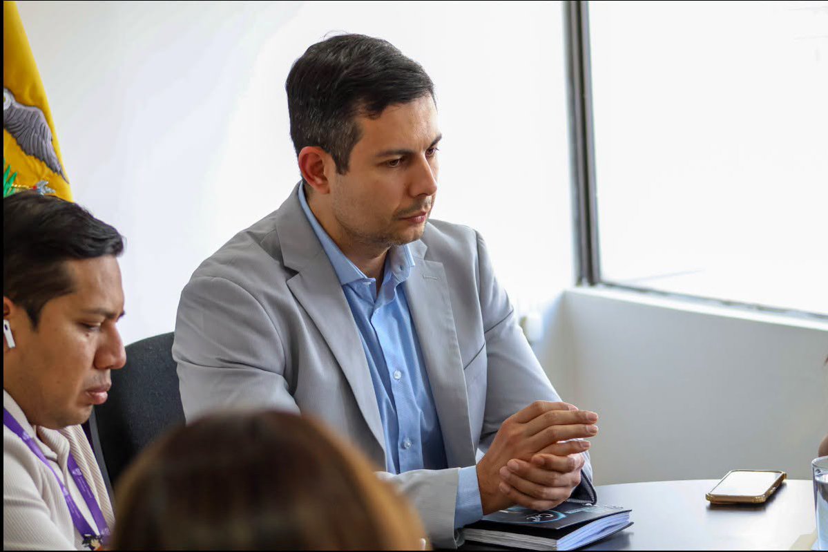PDEMindo's tweet photo. 🤝 Impulsamos la cooperación público-privada para fortalecer la gestión pública.
El viceministro de Tecnologías de la Información y Comunicación, Ricardo Gutiérrez, lideró una reunión de trabajo entre equipos técnicos y representantes del @MIT_Ecuador y Google. https://t.co/DjMztsAUIv