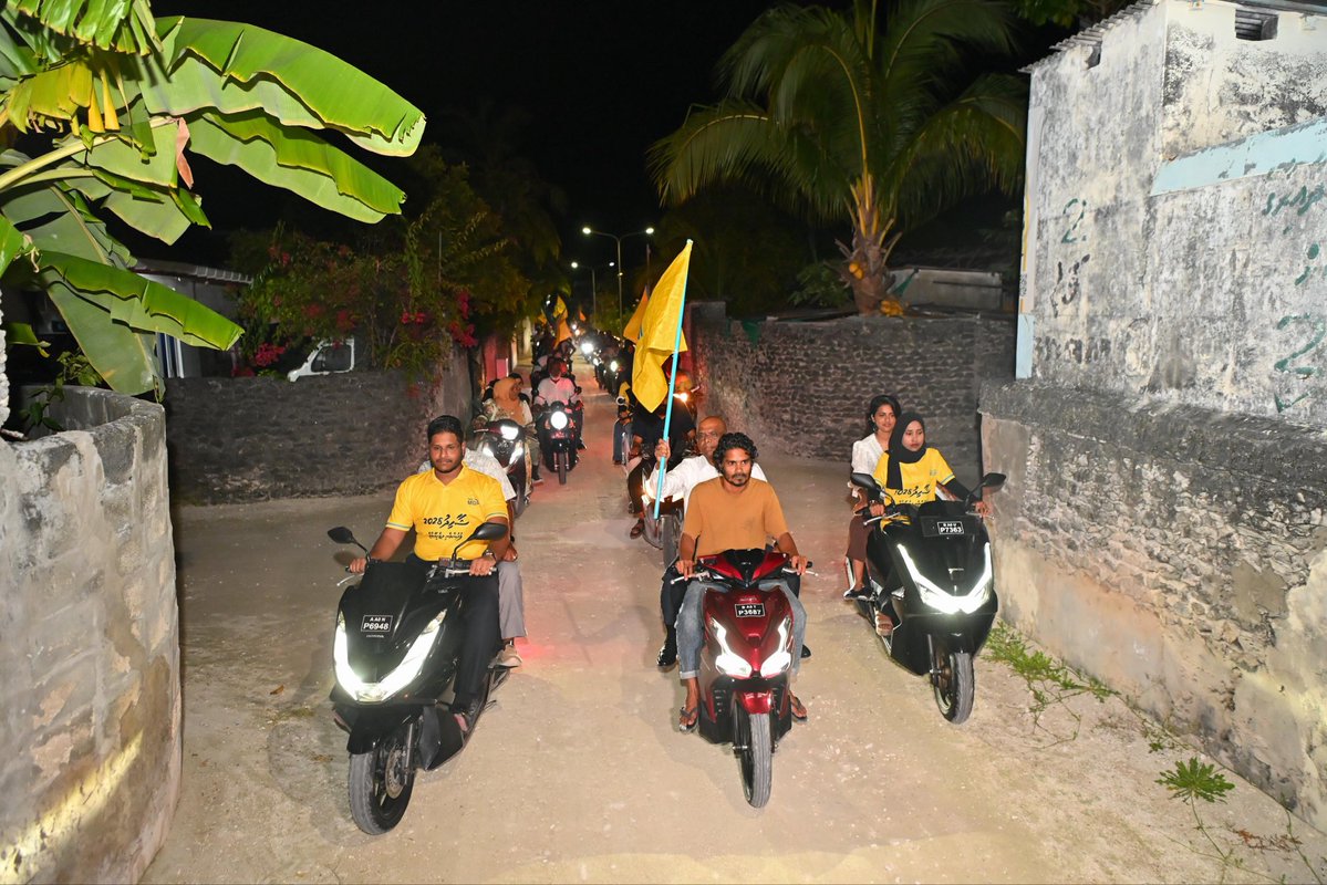 imprevist0's tweet photo. އަބުދުالله ޝާޙިދު ކުޅުދުއްފުށީ ސިޓީ ކެމްޕެއިން ޓީމްއާއި ބައްދަލުކޮށް، މުޙާތަބު ކުރެއްވުމުގެ ތެރެއިން. 
#zamaaneeraajje #shahid2028 #MDP #KFC📍 https://t.co/of4sqbiwPL