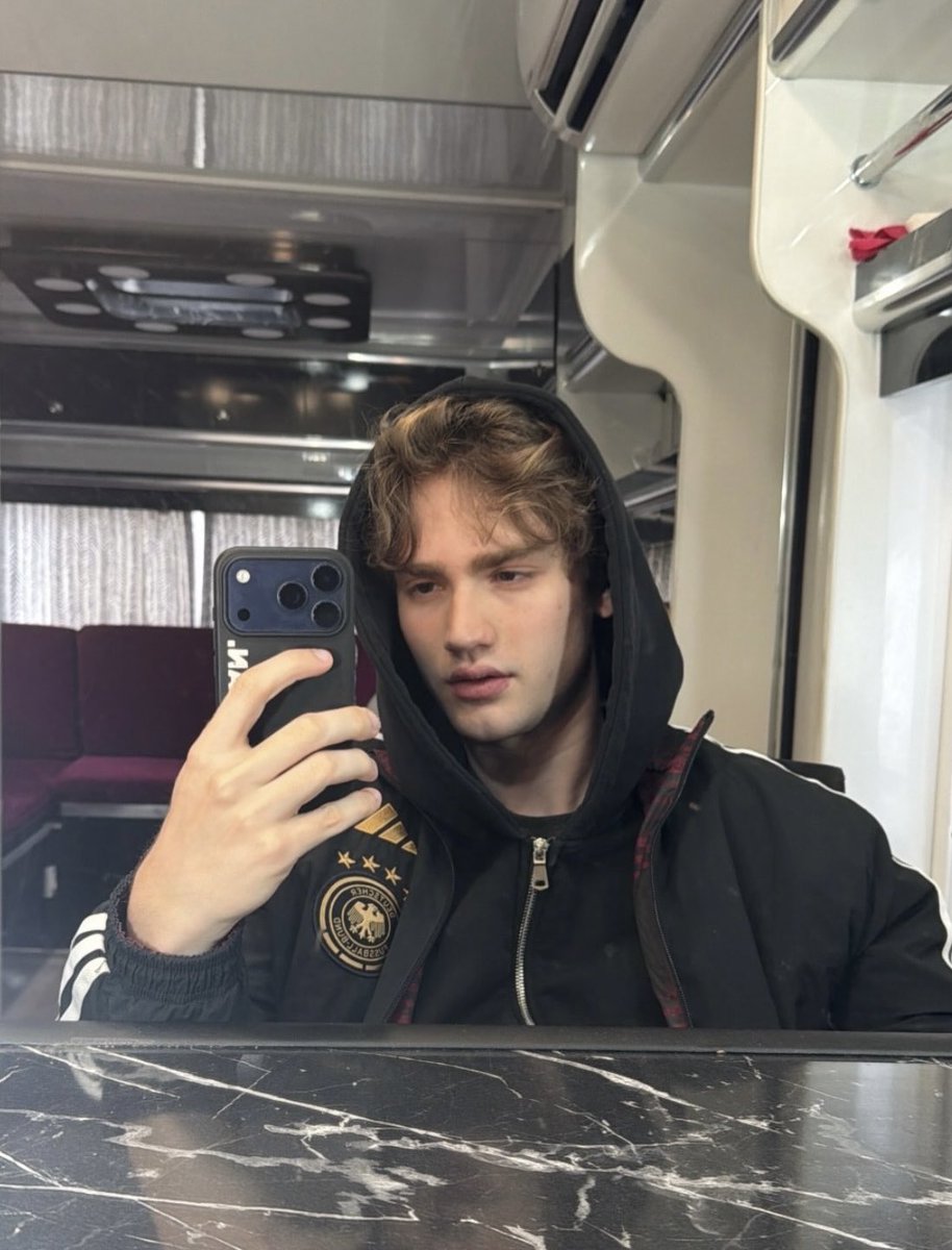 Halewnz's tweet photo. الي اختار الكوبلز ماعنده لا رؤيه ولا ذوق 
ولا مخلي جيرين مع ابو حبوب واتا مع ام كرش
وتارك هالجمال؟ 
#daha17 #teoden #arley https://t.co/NemNAaQCyh