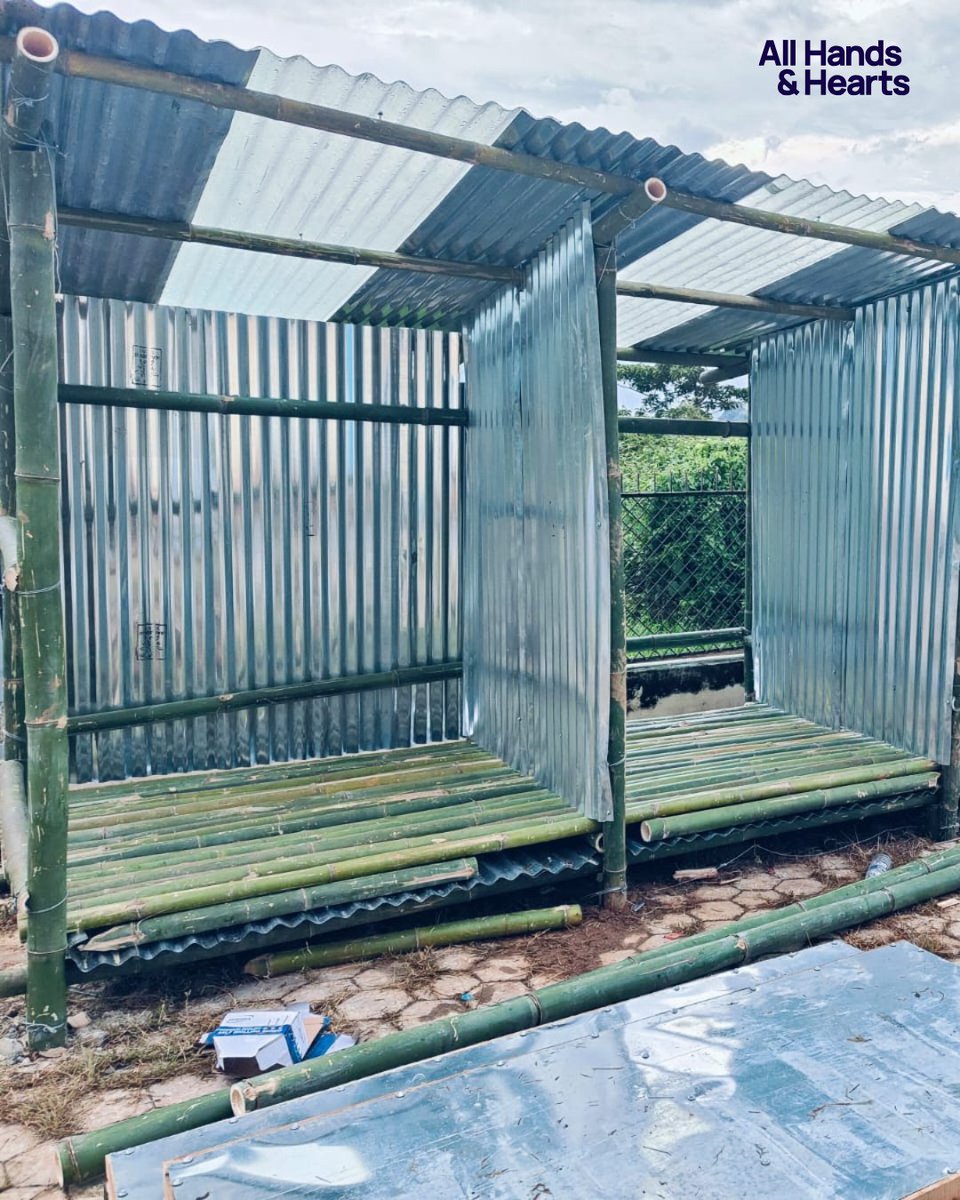 AllHandsHearts's tweet photo. 🇳🇵 Our team is making progress constructing shower blocks in the District Ayurvedic Health Post in Nuwakot, Nepal! Bringing safe, private showers to communities is important because it helps them take a step closer to recovery, dignity, and a sense of normalcy in their daily lives.