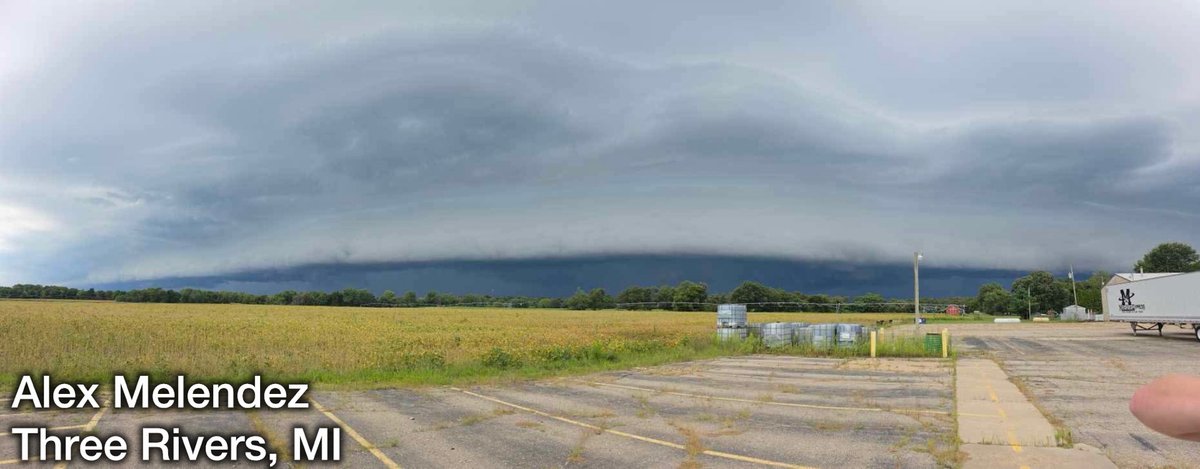 MiStormChasers's tweet photo. A compilation of the shelf cloud which rolled through Southwest Michigan early this afternoon in the eyes of our chase team! https://t.co/nlBCSRleNQ