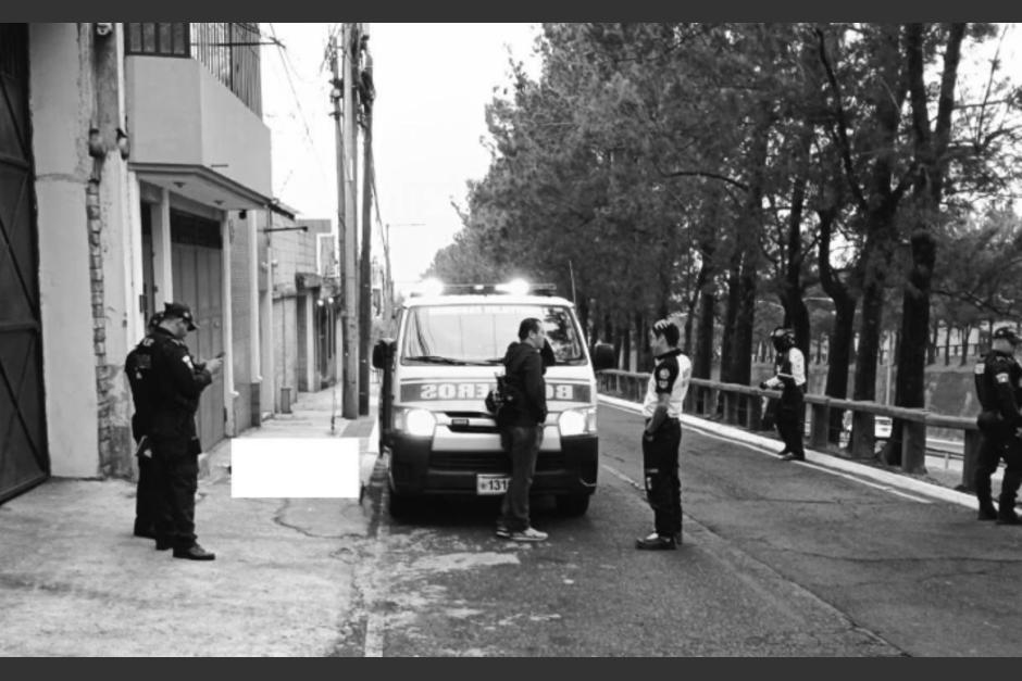 lavoz5021's tweet photo. Autoridades localizaron a un hombre sin vida en el carril auxiliar del Periférico. Las investigaciones buscan esclarecer las circunstancias del hecho. https://t.co/HgolrLD0PF https://t.co/mwXfHTFVAn