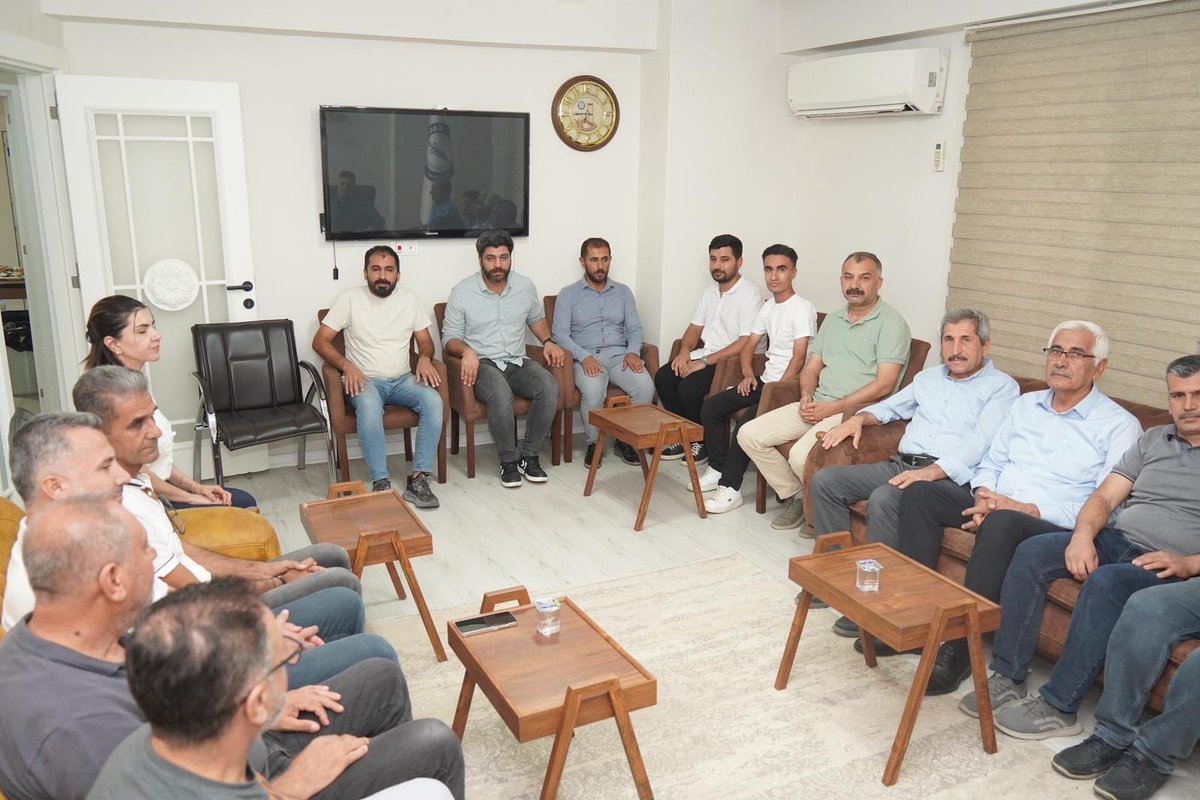 adymnsagliksen's tweet photo. Sağlık-Sen Adıyaman Şube Başkanlığımıza yapmış oldukları nazik ziyaretleriyle bizleri onurlandıran;

TBMM Başkanlık Divan Kâtip Üyesi, AK Parti Adıyaman Milletvekili https://t.co/MOHPVoT0e4ç.Dr.İshak ŞAN’ı sendikamızda ağırladık.

Ziyaret kapsamında Sağlık ve Sosyal Hizmet Çalışanlarımızın sorun ve taleplerini ileterek istişarelerde bulunduk.

Nazik ziyaretleri, samimi muhabbet ve nezaketlerinden dolayı Değerli Vekilimize çok teşekkür ederiz.