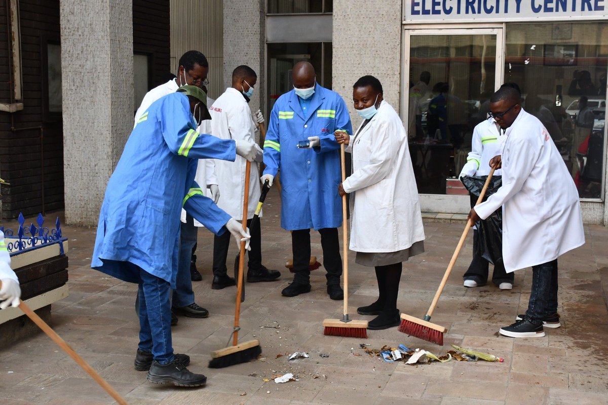 ZESAPVTLTD_'s tweet photo. Clean environments, cleaner energy!
ZESA staff nationwide turned out in full force for National Clean-Up Day. Featured are teams from Munyati and Bulawayo Power Stations and Head Office keeping our spaces clean, green and sustainable! 
 #NationalCleanUpDay 
#ZESACares https://t.co/zwLxMMVnmT