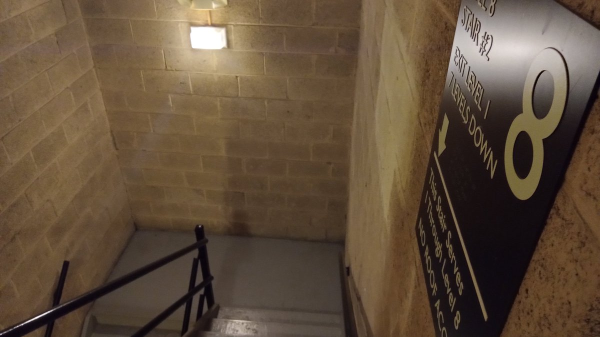junebugshares's tweet photo. エレベーターが動いてない。僕は8階です。I have to use the emergency stairs... 😩 https://t.co/thVI3QCG6M
