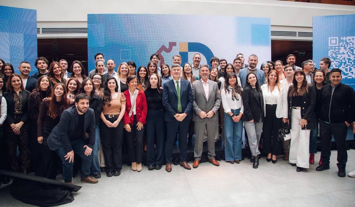 MuniCba's tweet photo. 🤳 Lanzamos MiDocta: todos los trámites y servicios municipales 100% online. 

Con esta nueva plataforma podés iniciar y hacer seguimiento de trámites y expedientes, consultar reclamos, turnos, contribuciones e infracciones y realizar pagos, de manera digital y desde cualquier dispositivo.