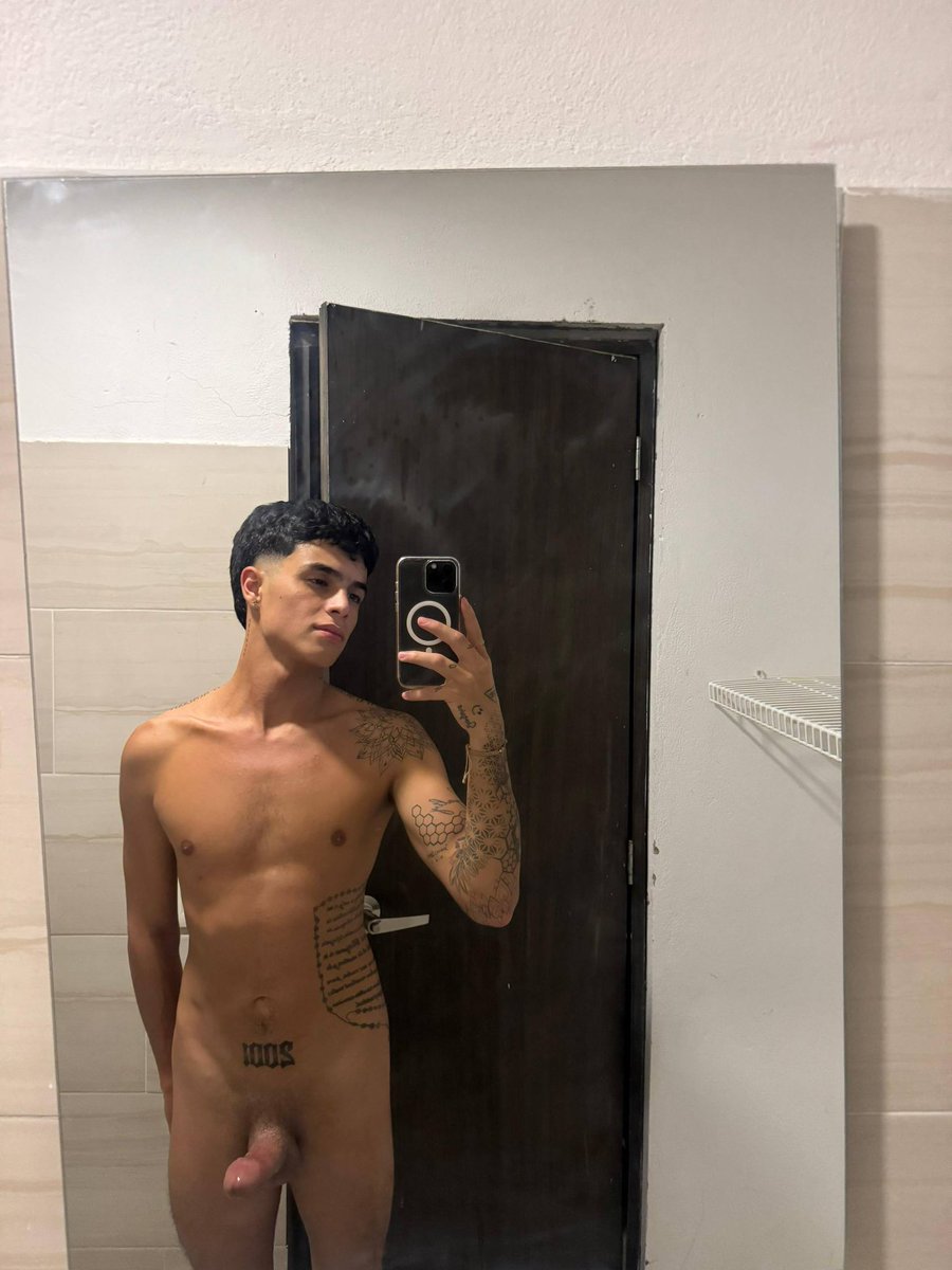 jmanuelmontes25's tweet photo. Face or big 🍆? 😏 https://t.co/qgzMP2oIhb