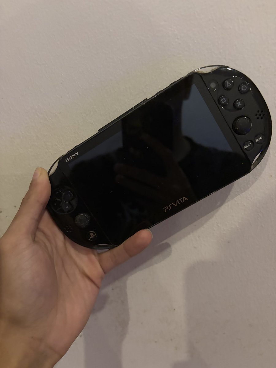 vxEssaxv's tweet photo. My first Spyro game was Spyro 1, but Spyro 1 on the PSP. Yeah, remember that? I was a teenager back then.
#SpyroCommunityDay https://t.co/jEncS18QnO