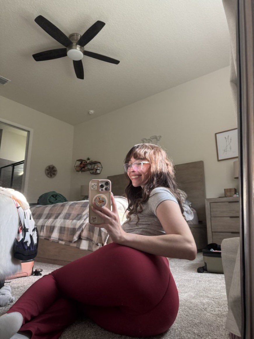 caitlynlush's tweet photo. Just a cool girl 😍😍 https://t.co/L1N4n2MgzQ