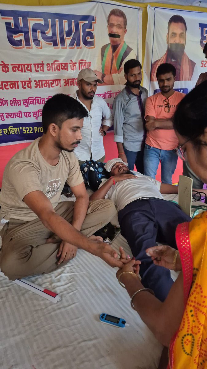 ghrit_kumar's tweet photo. @mishranitish @UDHDBIHAR @samrat4bjp @narendramodi @ABPNews @News18Bihar @RajnishJhakumar 
Sir kindly is beltron programmer pe seriously dhyan digye, aisa summer season me logo ko ghar me cooler me kha pike halat khrab ho jta or ye log hunger strike pe hai ,God na kre kuch ho jaye ye Er. ko to🥲🥲 https://t.co/JZTxG0Qgq3