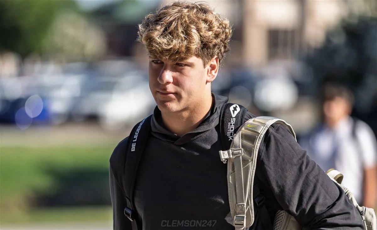 ChrisKarpman's tweet photo. ASU commits @JakeH_2027, @mikey_barth, @KingstonAnetema, multiple 2028 Golden Ticket recipients, a top-10 2028 QB, an elite WR recruit and several more high-profile Sun Devil targets are expected to attend tomorrow's game against Morgan State. Tap in:

https://t.co/7iYwz7KLDX https://t.co/wFqIbQUEqF