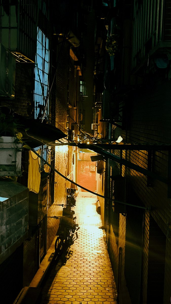 MoonGranerjki's tweet photo. Sunset glow painting the wet alley walls, capturing that quiet city magic right here https://t.co/cjpxqiWj5k