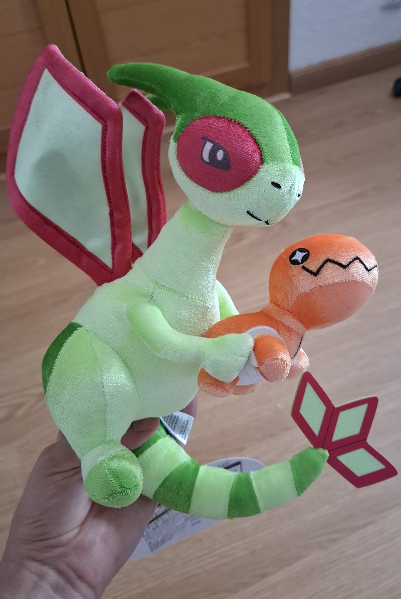 Flygon_7's tweet photo. Me acaba de llegar el "vengo a empeñar a mi hijo" versión Flygon 💚❤️ https://t.co/tweK0cqlpx