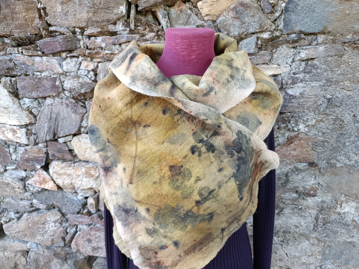 OlgaPecorelle's tweet photo. New Gaby's wool scarf is now in my Etsy shop.
This wool has been washed, combed, felted and dyed by hand. I used leaves from the forest to dye it.
EU shipping is disabled in my Etsy shop. If you'd like to have this scarf shipped to EU write me a pm please
https://t.co/FCCk76wOxC https://t.co/5DVI1XlYVq