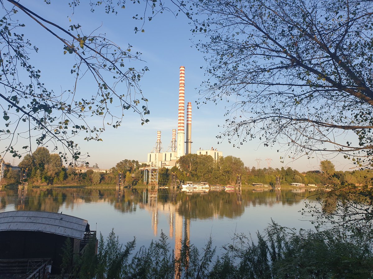 step2018step2's tweet photo. Buon venerdi sera .
#VenerdiSera
#FridayNightVibes
#WeekendStartLegati
#FiumePo
#SulPo
#PoRiverPaesaggio
#TramontoSulPo
#FiumeAlTramonto
#RiflessiSulFiume
#PaesaggioItaliano https://t.co/fHP51h5rA7