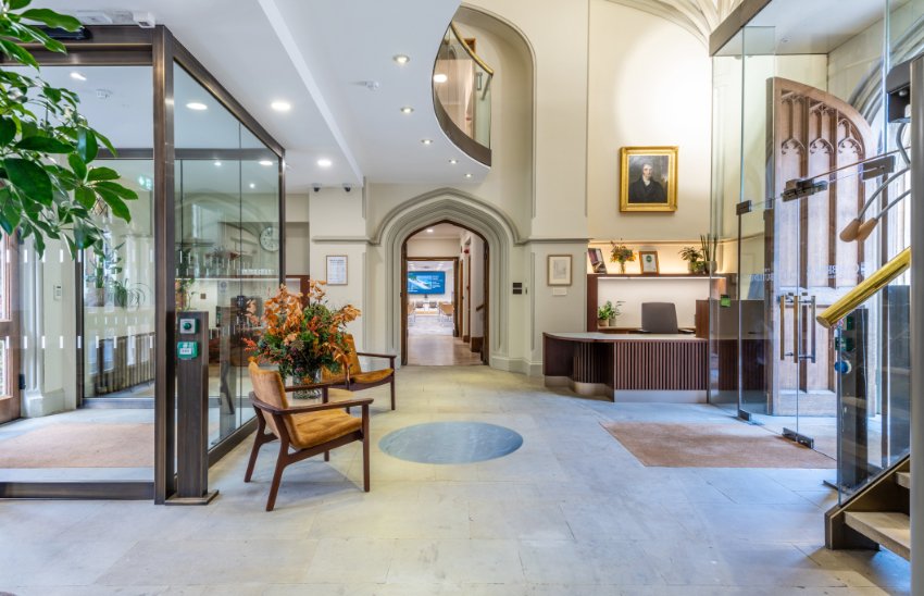 BrickworkOnline's tweet photo. As part of a refurbishment of the Grade II* listed Pitt Building, TORMAX UK delivered advanced automation for the building's frameless glass draft lobby...
https://t.co/hRkMSH51AX
( @tormax_uk_ltd )
#SlidingDoors #Automation #Entrances #Architects #Buildings #Heritage #Refurb https://t.co/KrLmk9Tdpw
