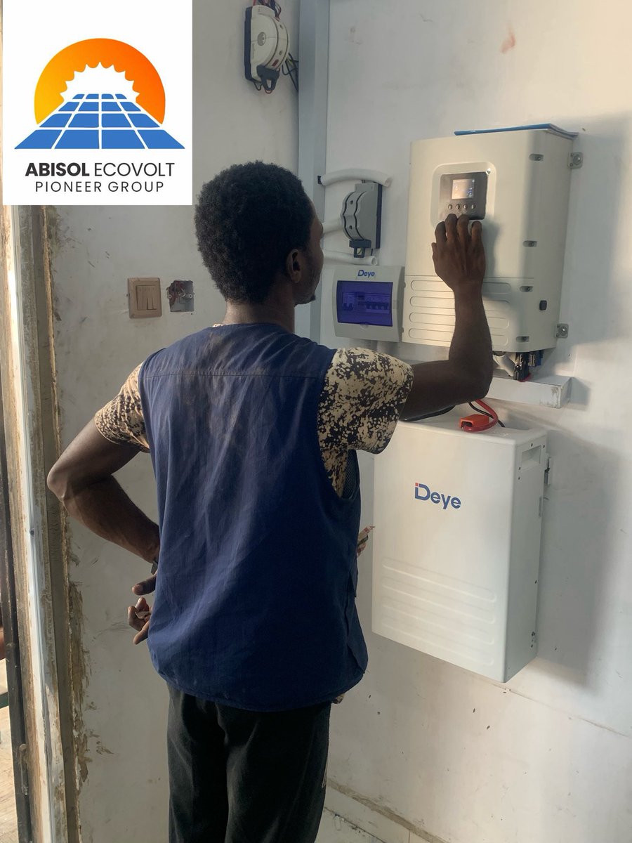 Olowofayokun1's tweet photo. Born at sunrise,built for tomorrow.
Another successful AbiSol Ecovolt Pioneer Group installation.

Mounting of the Solar Rails✅

Mounting of 8 pieces of 625watts Solar-panels✅

Installation  of 6kva (48v) Inverter With 5kwh (48v) Lithium Battery.

 If by any chance these pictures/video gets to your TL,Please repost.

Nationwide Installation? We are there for you.🤝