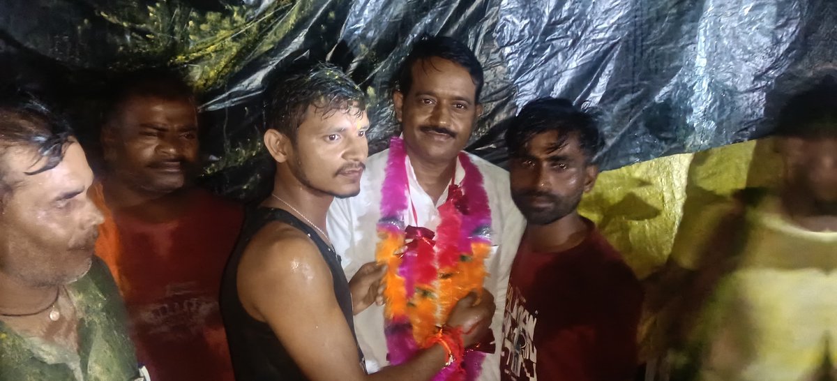 hemrajvermapbt's tweet photo. आज पीलीभीत सदर विधानसभा क्षेत्र के ग्राम दहगला में युवाओं के आमंत्रण पर पहुँचकर श्रीकृष्ण जन्माष्टमी के पावन पर्व में शामिल होने का सौभाग्य प्राप्त हुआ।

गाँव के बच्चों द्वारा राधा-कृष्ण की सुंदर झांकियों की प्रस्तुति ने मन मोह लिया। सभी ग्रामवासियों का जो प्यार और सम्मान मिला, उसके लिए हृदय से आभार।

 जय श्री राधे-कृष्ण!

#Pilibhit #Dahgala #Janmashtami #HemrajVerma #PilibhitVidhansabha #YuvaShakti