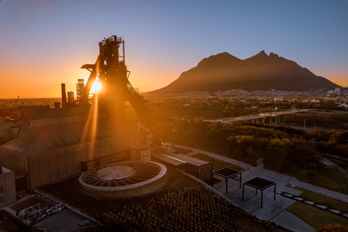 parquefundidora's tweet photo. Los amaneceres son más bonitos en Parque Fundidora. 🌄✨
#ParqueFundidora #Fundidora #Viernes #Monterrey #NuevoLeón https://t.co/5XDkMgSo4j