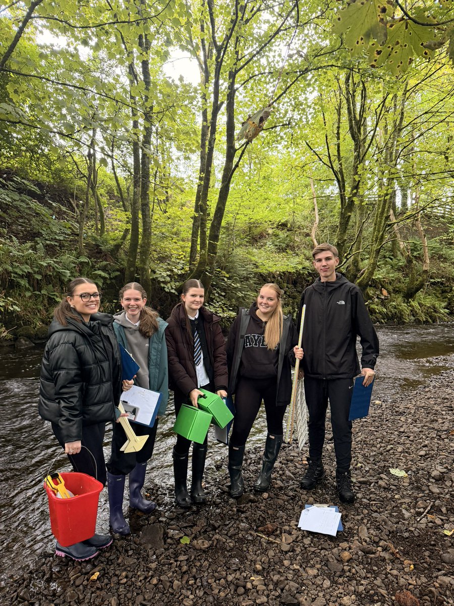GeoBishopbriggs's tweet photo. Adv higher learning how to complete a river study this week! 🪨🌍💧 https://t.co/FT9ZEe3SkC