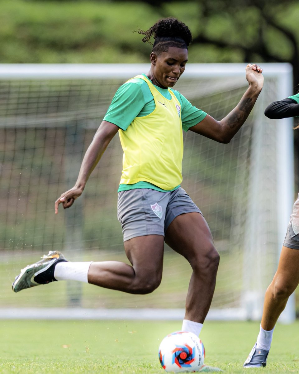 FluminenseFCFem's tweet photo. Mais um dia de preparação concluído! ✔️

Domingo às 10h as #MeninasDeXérem enfrentam o Flamengo no clássico pelo Carioca Sub-20. VAMOS, FLUZÃO!

📸: Marina Garcia/FFC https://t.co/e7Mf9KdAY6